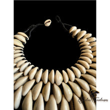 Charger l&#39;image dans la galerie, Collier en Triple Cauri
