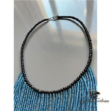 Charger l&#39;image dans la galerie, Collier de perles bleues colorées
