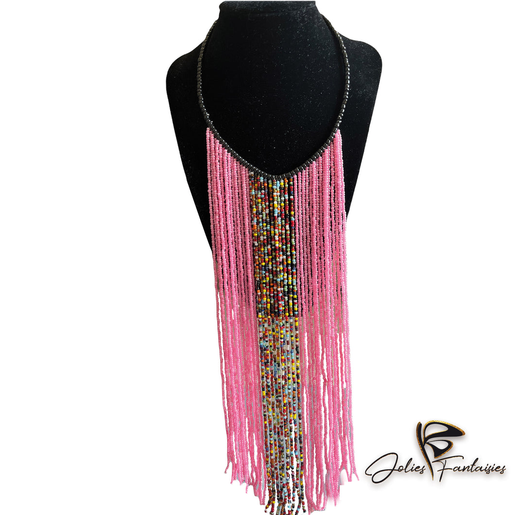 Collier de perles roses colorées